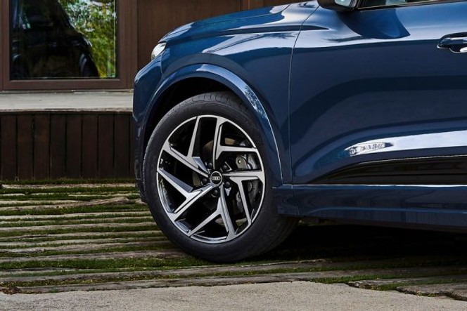 Audi Q6 e-tron thumbnail 3