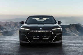 BMW 7 Series thumbnail 4