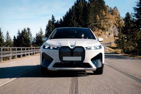 BMW iX thumbnail 4