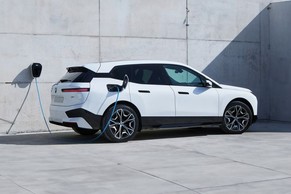 BMW iX thumbnail 6