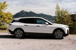 BMW iX thumbnail 7