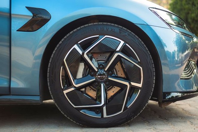 BYD Seal thumbnail 3