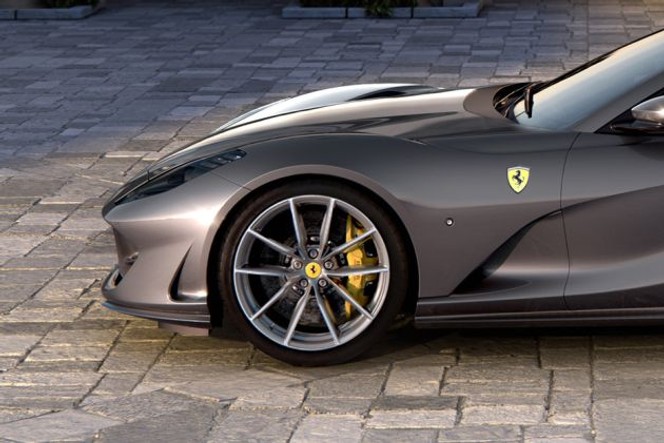 Ferrari 812 thumbnail 3