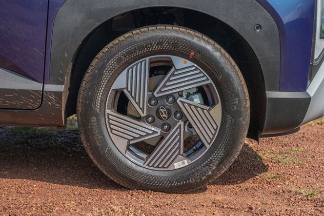 Hyundai Venue thumbnail 3