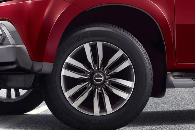 Isuzu MU-X thumbnail 3