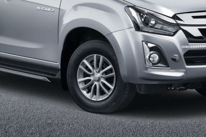 Isuzu S-CAB Z thumbnail 3