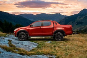 Isuzu V-Cross thumbnail 4