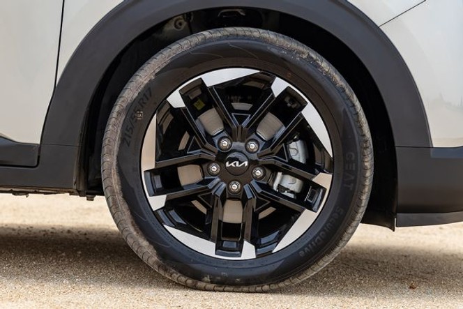 Kia Carens Clavis thumbnail 3