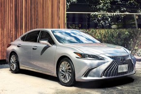 Lexus ES thumbnail 5