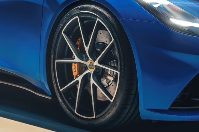 Lotus Emira thumbnail 3