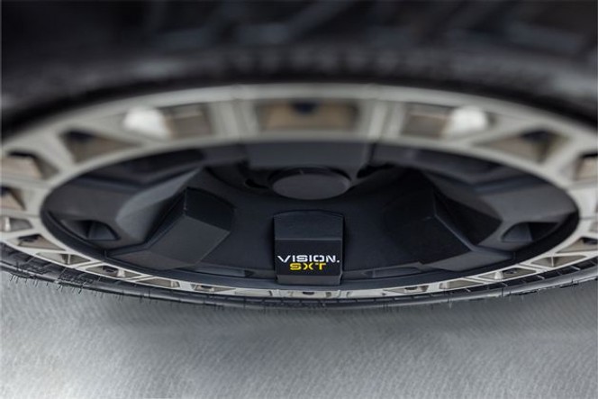 Mahindra Vision SXT thumbnail 3