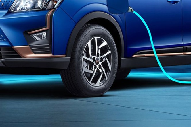 Mahindra XUV400 EV thumbnail 3