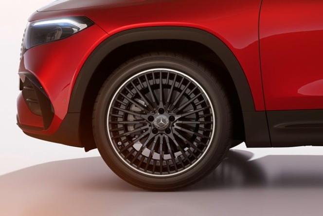 Mercedes-Benz EQB thumbnail 3