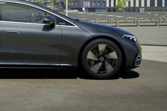 Mercedes-Benz EQS thumbnail 3