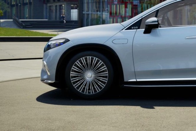 Mercedes-Benz Maybach EQS SUV thumbnail 3