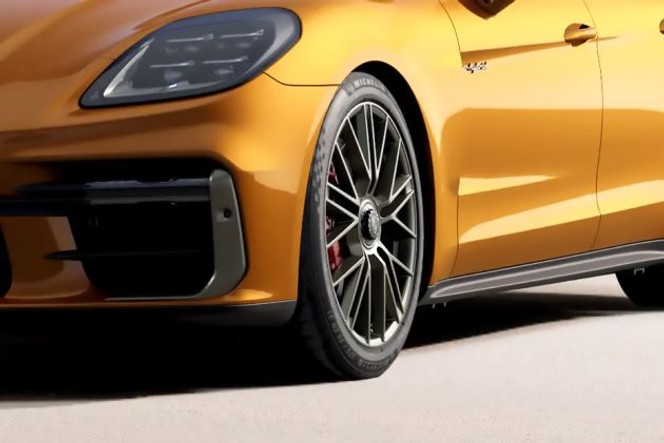 Porsche Panamera thumbnail 3