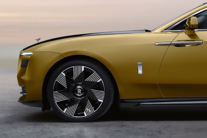 Rolls-Royce Spectre thumbnail 3