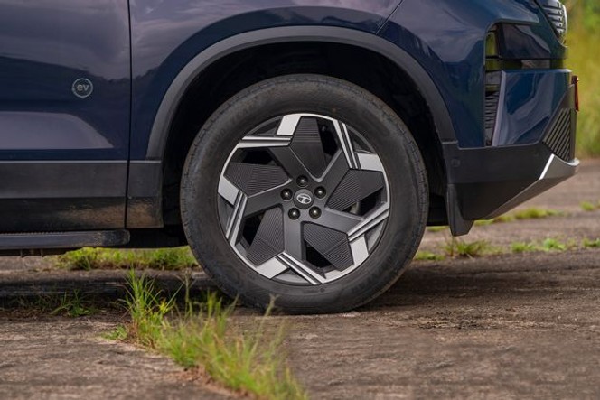 Tata Harrier EV thumbnail 3