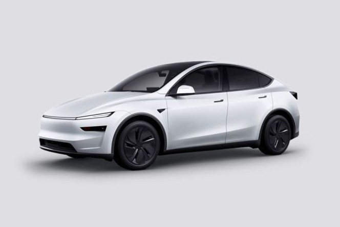 Tesla Model Y thumbnail 2
