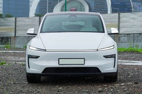 Tesla Model Y thumbnail 5