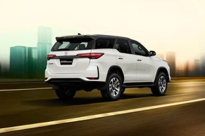 Toyota Fortuner Legender thumbnail 5