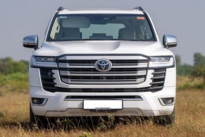 Toyota Land Cruiser 300 thumbnail 5