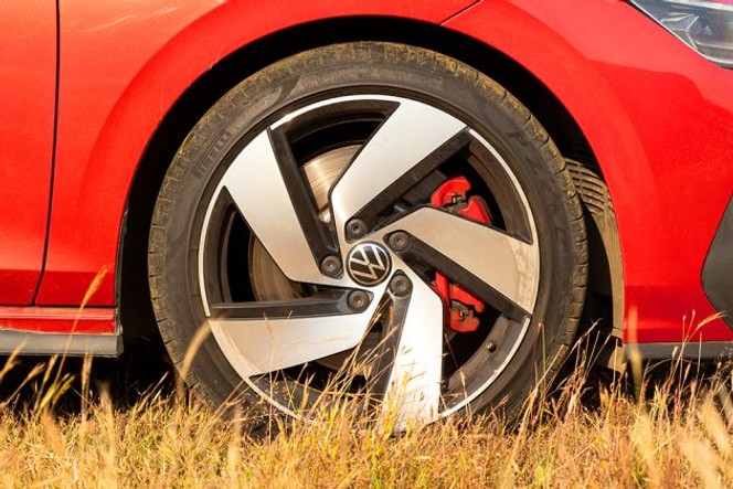 Volkswagen Golf GTI thumbnail 3