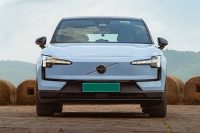 Volvo EX30 thumbnail 5