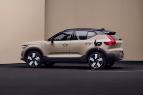 Volvo EX40 thumbnail 6