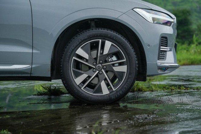 Volvo XC60 thumbnail 3