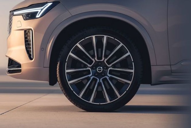 Volvo XC90 thumbnail 3